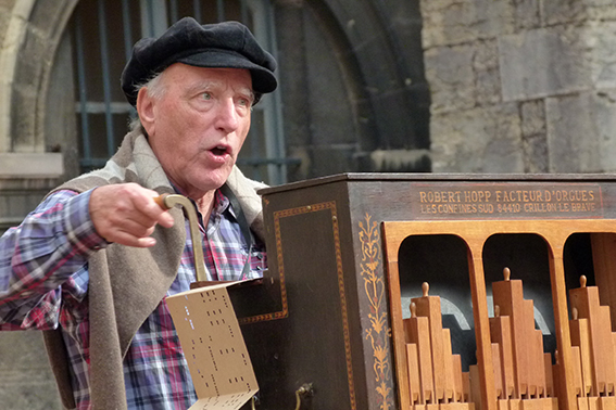 Chant et orgue de Barbarie à Dijon, 2015